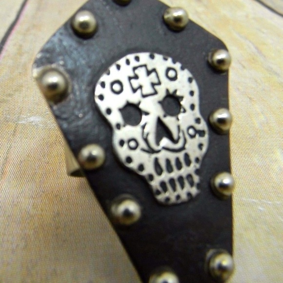 GYPSY SOULE Gypsy Cowgirl Hammered Metal COFFIN SKULL RING - Picture 2 of 6